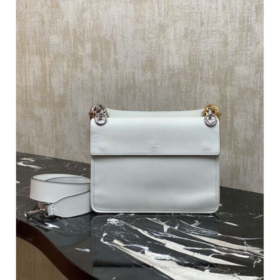 FENDI スーパーコピー トートバッグ ロゴ ファッション感度の高い フェンデイ
