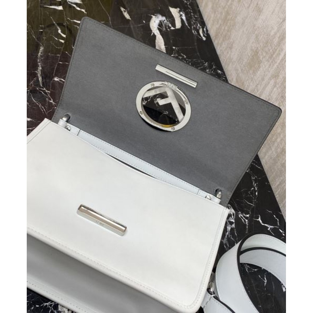 FENDI スーパーコピー トートバッグ ロゴ ファッション感度の高い フェンデイ