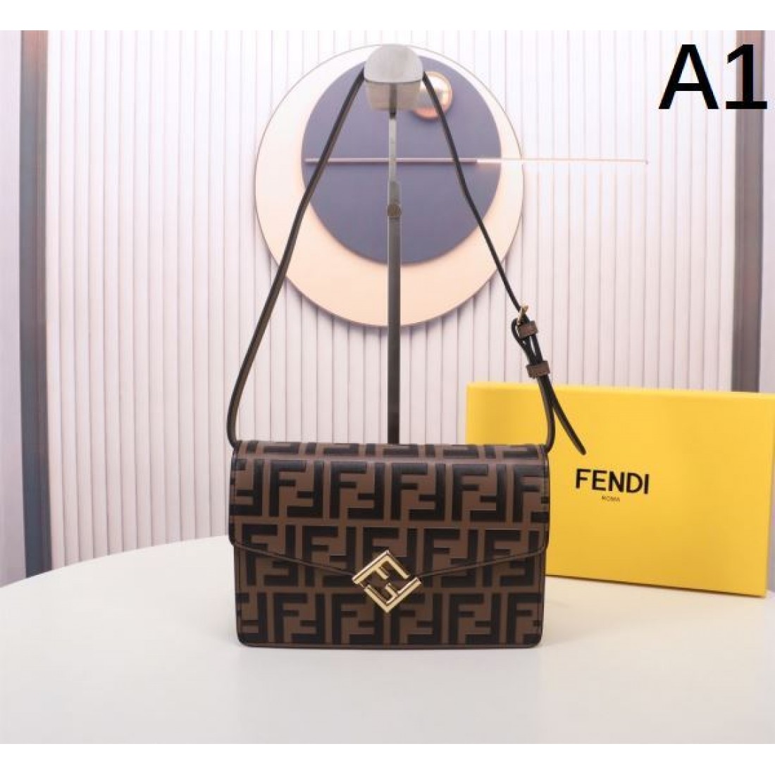 FENDI スーパーコピー ショルダーバッグ ロゴ おしゃれ度をUPする新着 フェンディ