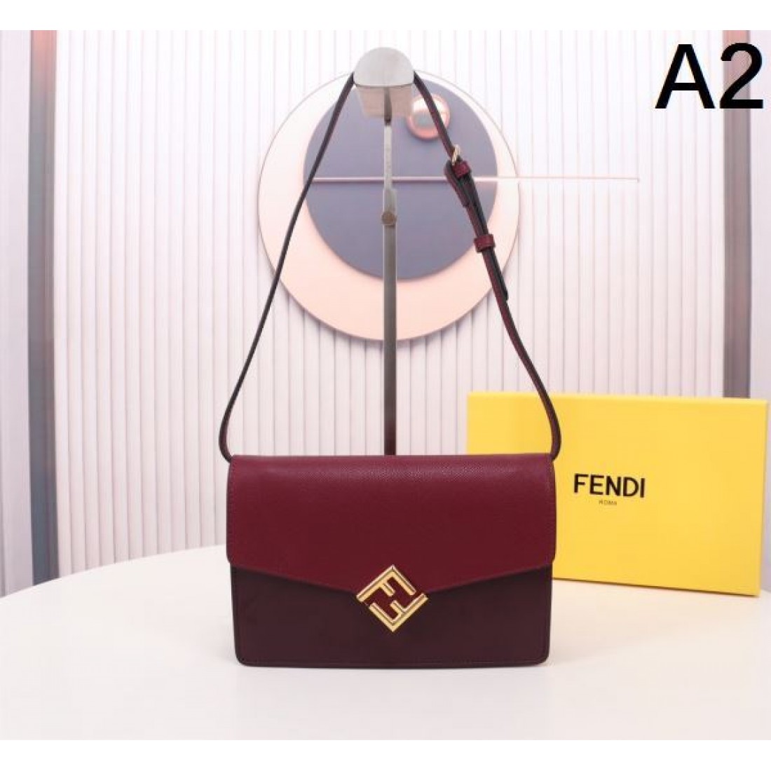 FENDI スーパーコピー ショルダーバッグ ロゴ おしゃれ度をUPする新着 フェンディ