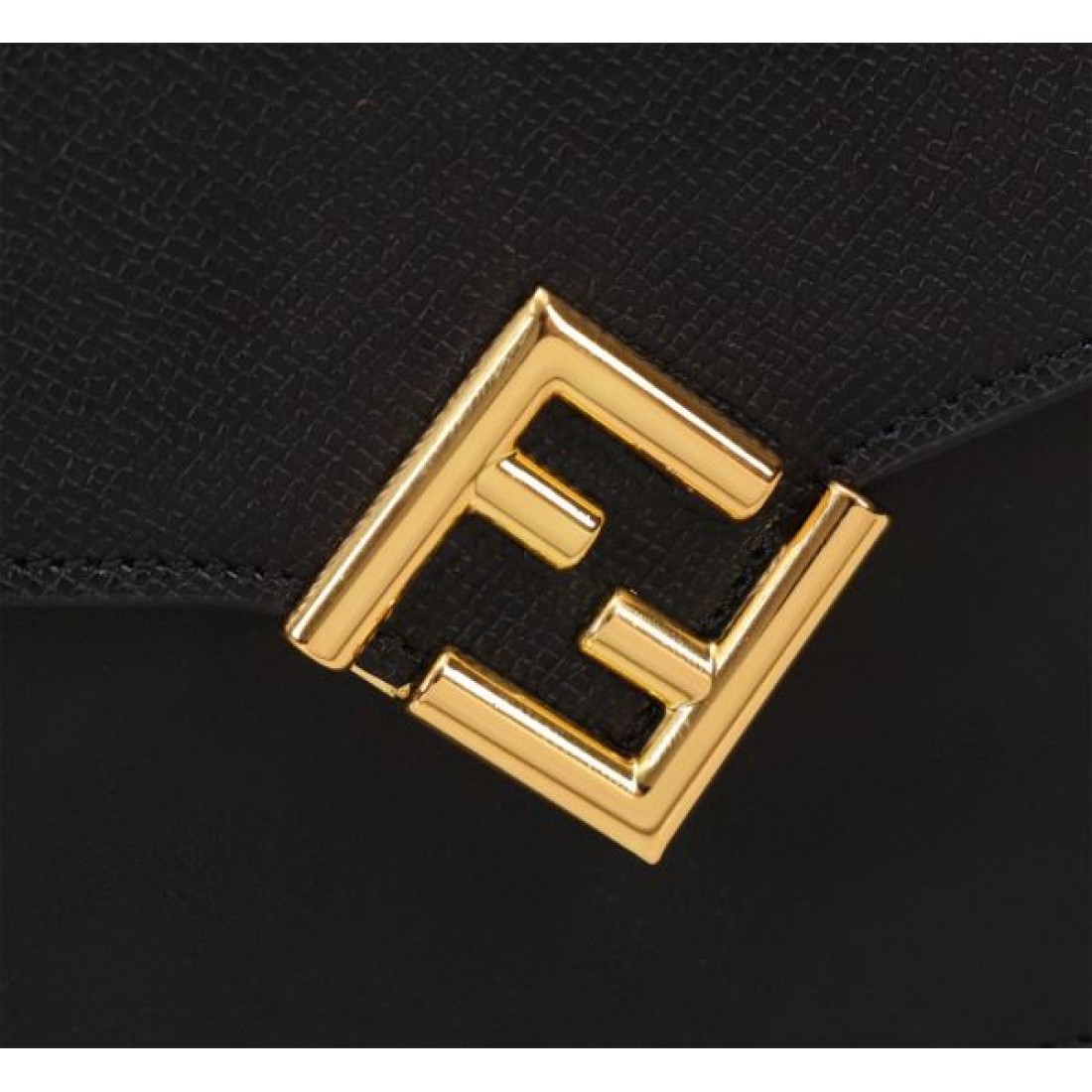 FENDI スーパーコピー ショルダーバッグ ロゴ おしゃれ度をUPする新着 フェンディ
