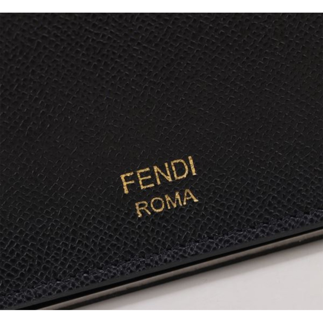 FENDI スーパーコピー ショルダーバッグ ロゴ おしゃれ度をUPする新着 フェンディ