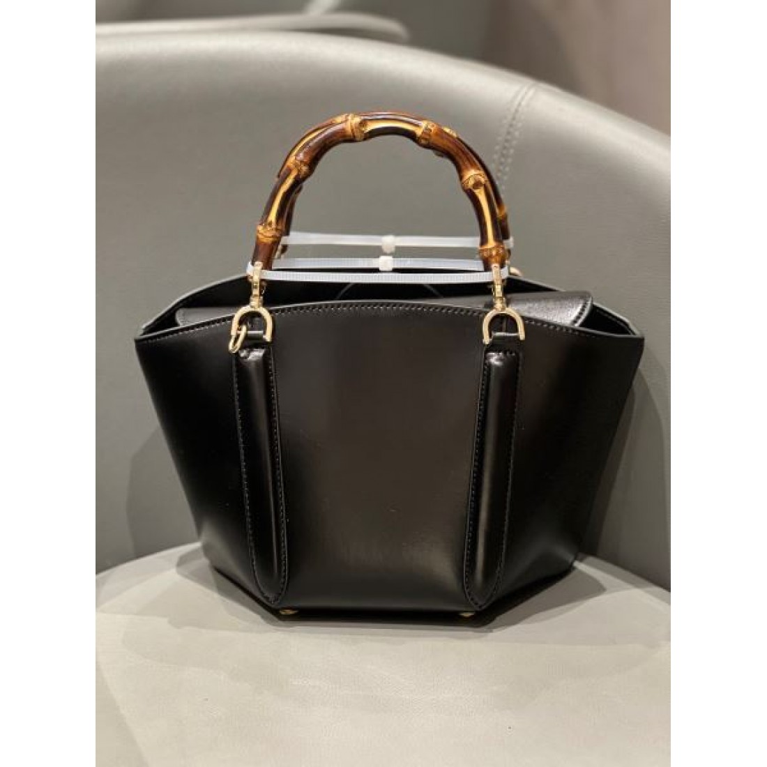 GUCCI スーパーコピー トートバッグ ロゴ 毎シーズン存在感のある グッチ