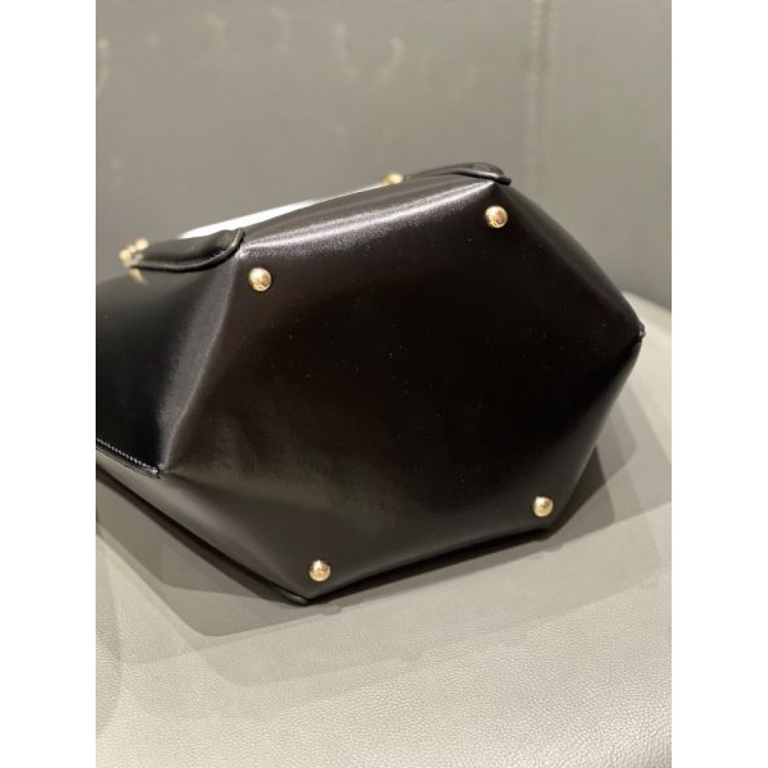 GUCCI スーパーコピー トートバッグ ロゴ 毎シーズン存在感のある グッチ