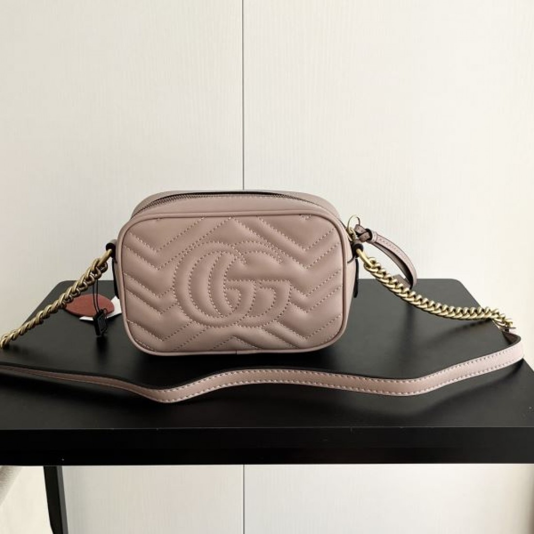グッチ スーパーコピー ショルダーバッグ ロゴ フれからの季節 大活躍 GUCCI