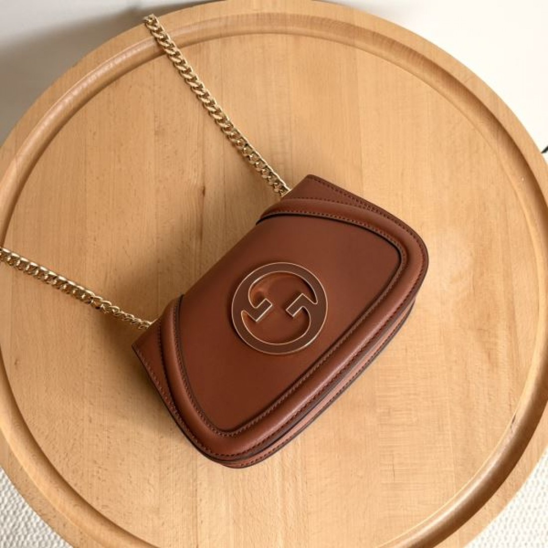 グッチ スーパーコピー ショルダーバッグ ロゴ トレンドを追求した新作 GUCCI