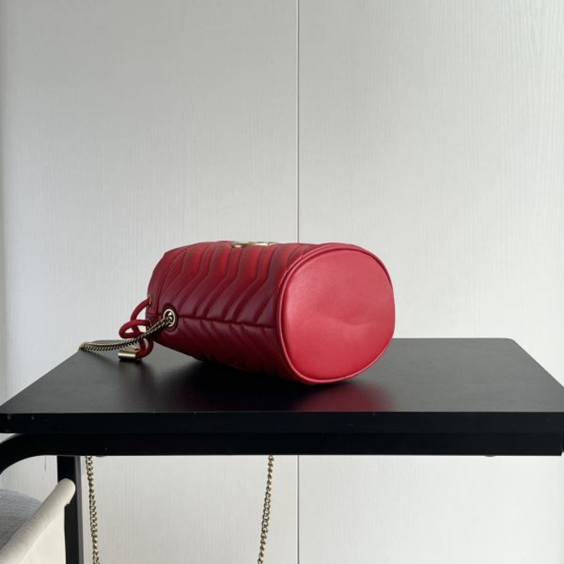 グッチ スーパーコピー ショルダーバッグ ロゴ ファッションに新しい色 GUCCI