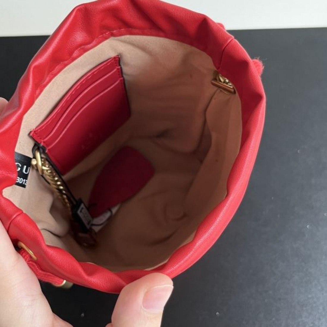 グッチ スーパーコピー ショルダーバッグ ロゴ ファッションに新しい色 GUCCI