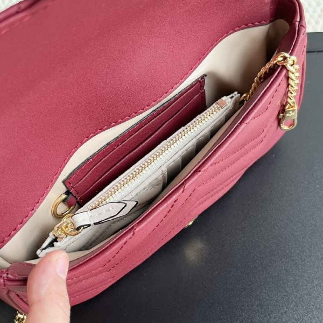 GUCCI スーパーコピー ショルダーバッグ ロゴ 大活躍間違いなしの新着 グッチ