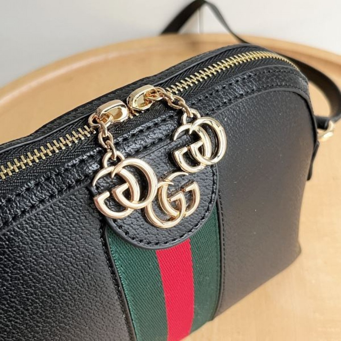 GUCCI スーパーコピー ショルダーバッグ ロゴ 今や定番アイテム好評品 グッチ