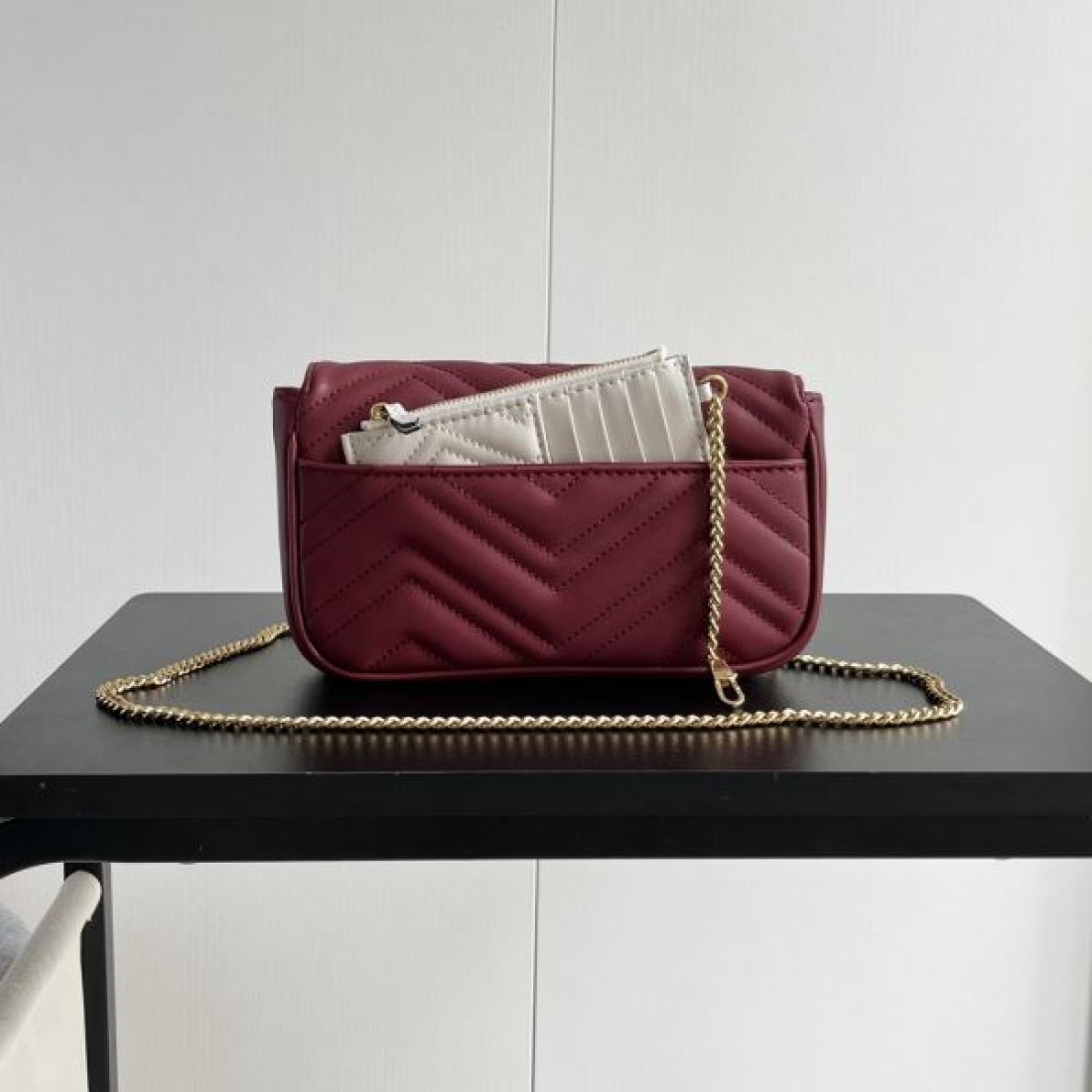 GUCCI コピー ショルダーバッグ ロゴ 人気が続行限定アイテム グッチ