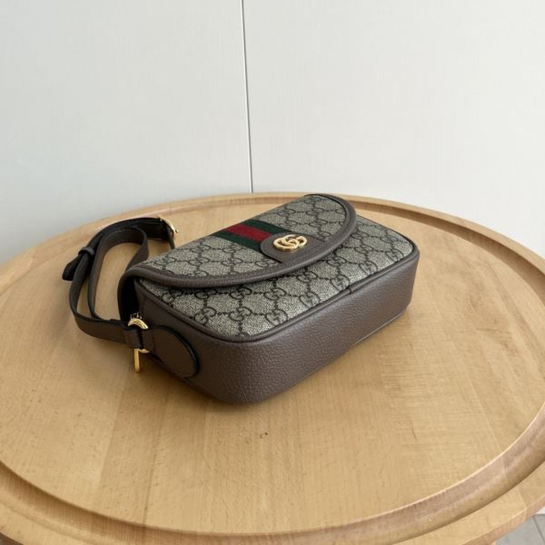 GUCCI スーパーコピー ショルダーバッグ ロゴ 雑誌も街も人気アイテム グッチ