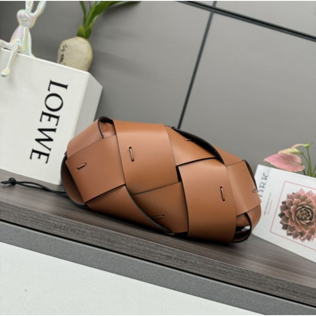 LOEWE スーパーコピー トートバッグ ロゴ オシャレに見せられます ロエベ