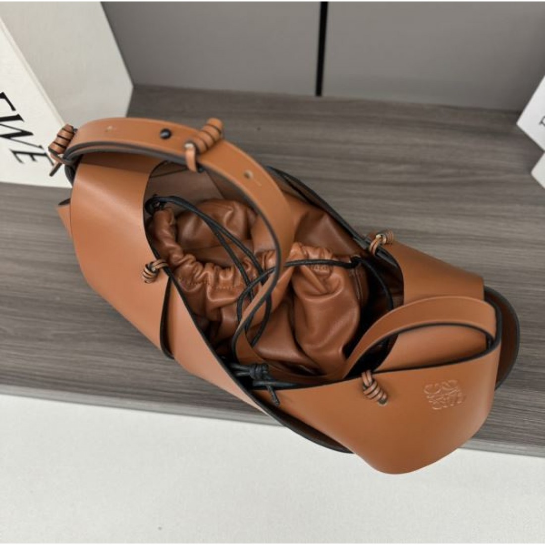 LOEWE スーパーコピー トートバッグ ロゴ オシャレに見せられます ロエベ