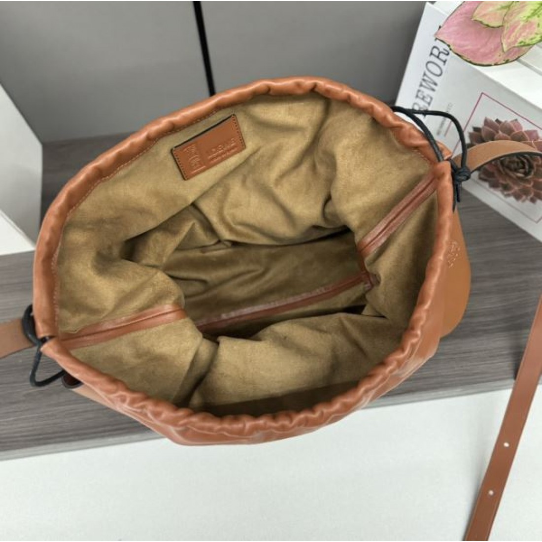 LOEWE スーパーコピー トートバッグ ロゴ オシャレに見せられます ロエベ