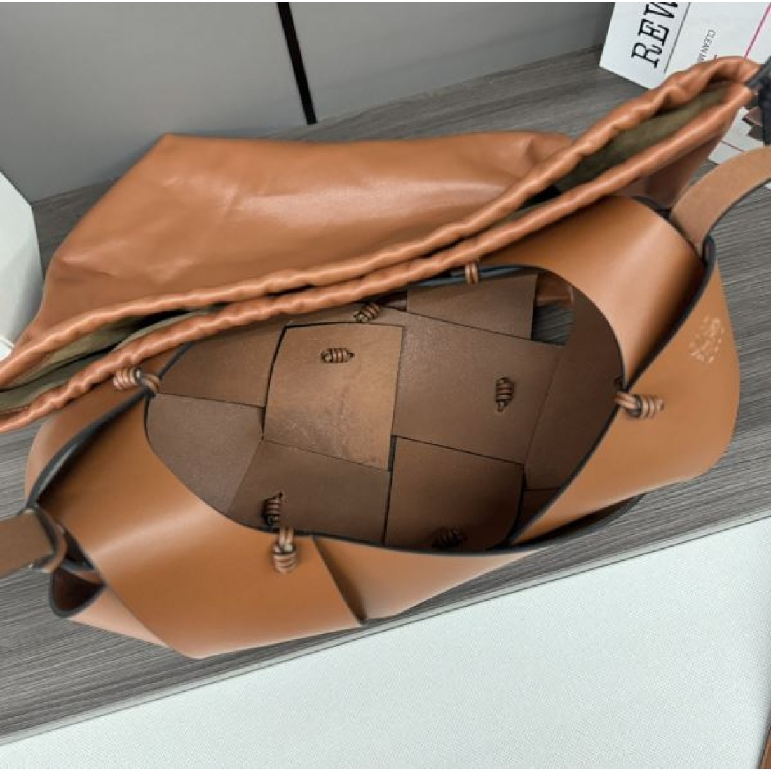 LOEWE スーパーコピー トートバッグ ロゴ オシャレに見せられます ロエベ