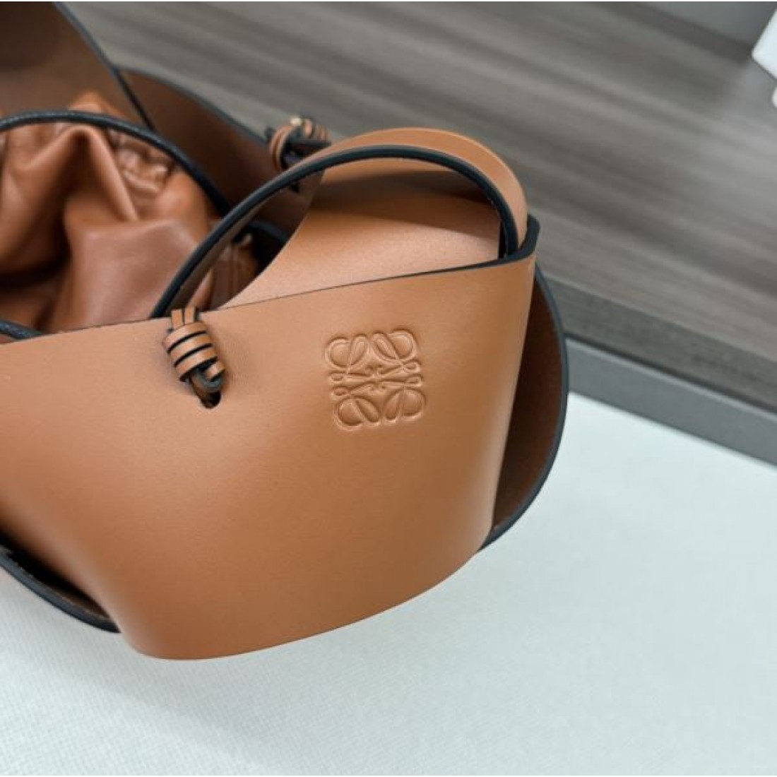 LOEWE スーパーコピー トートバッグ ロゴ オシャレに見せられます ロエベ