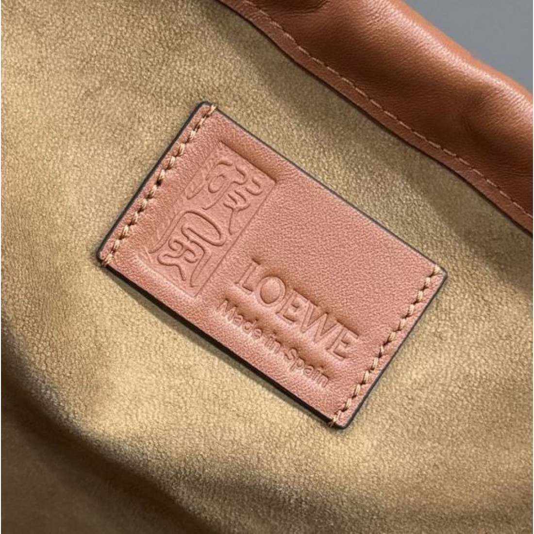 LOEWE スーパーコピー トートバッグ ロゴ オシャレに見せられます ロエベ