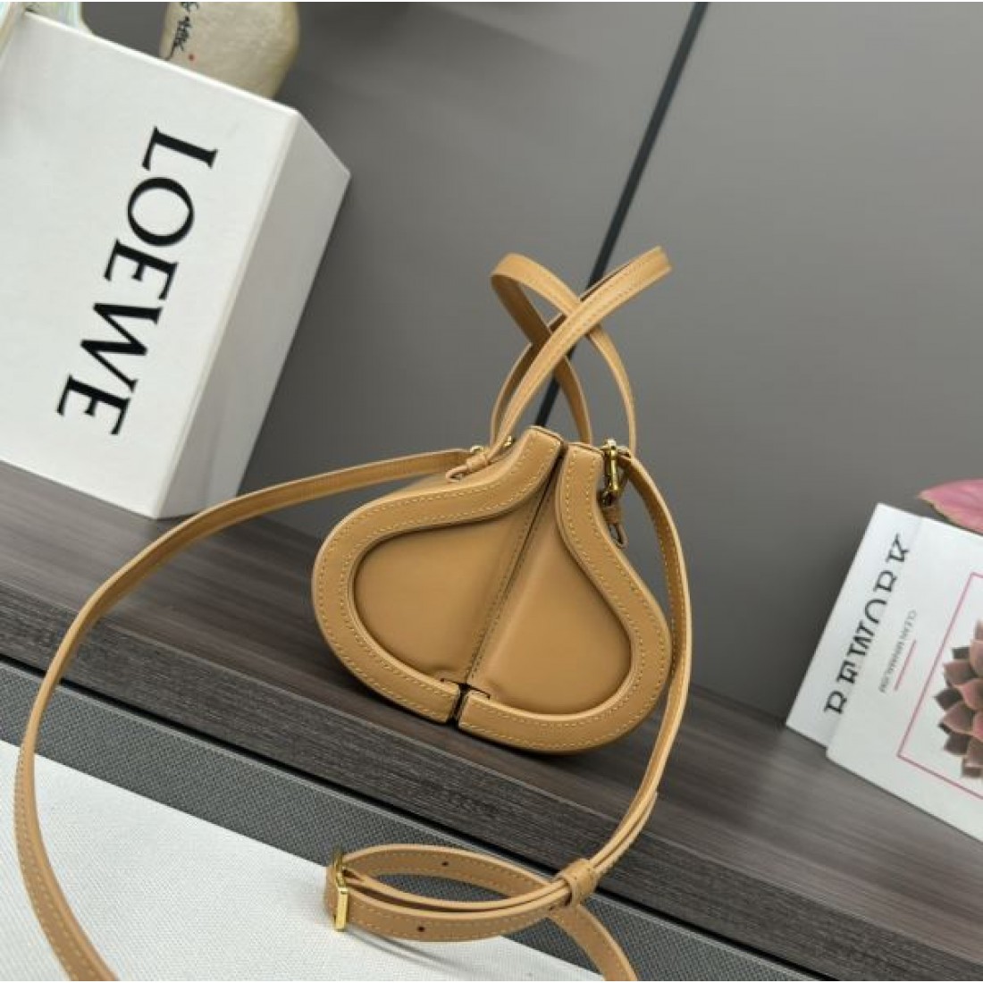 LOEWE スーパーコピー トートバッグ ロゴ  トレンドコーデが楽しめ ロエベ