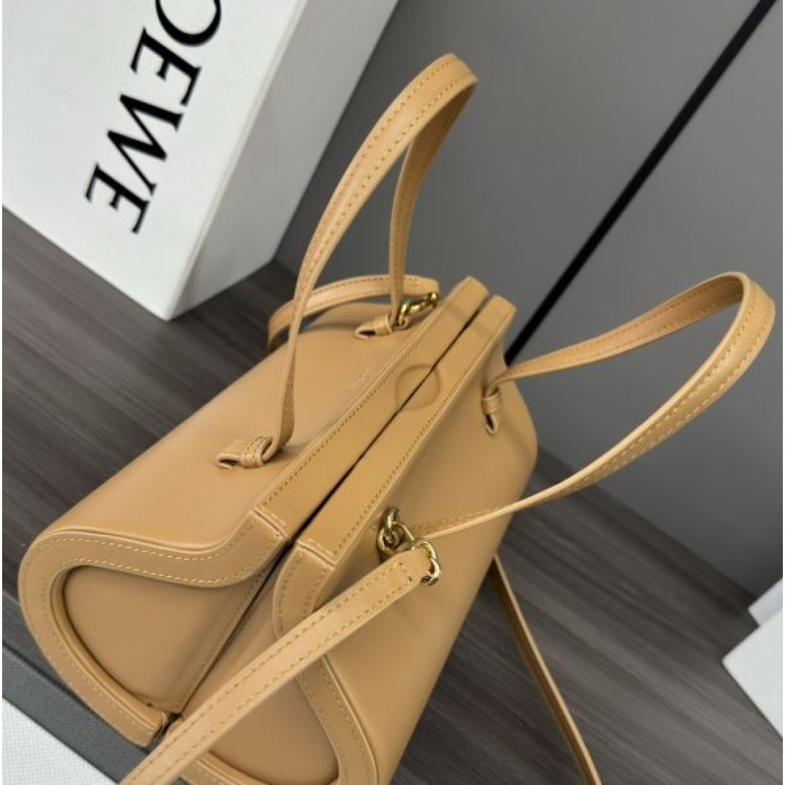 LOEWE スーパーコピー トートバッグ ロゴ  トレンドコーデが楽しめ ロエベ