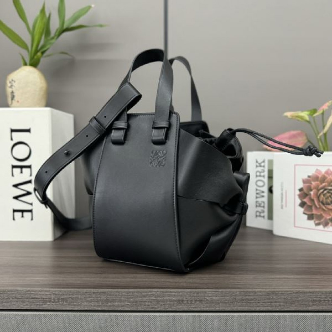 LOEWE スーパーコピー トートバッグ ロゴ すっきりしたシルエット ロエベ