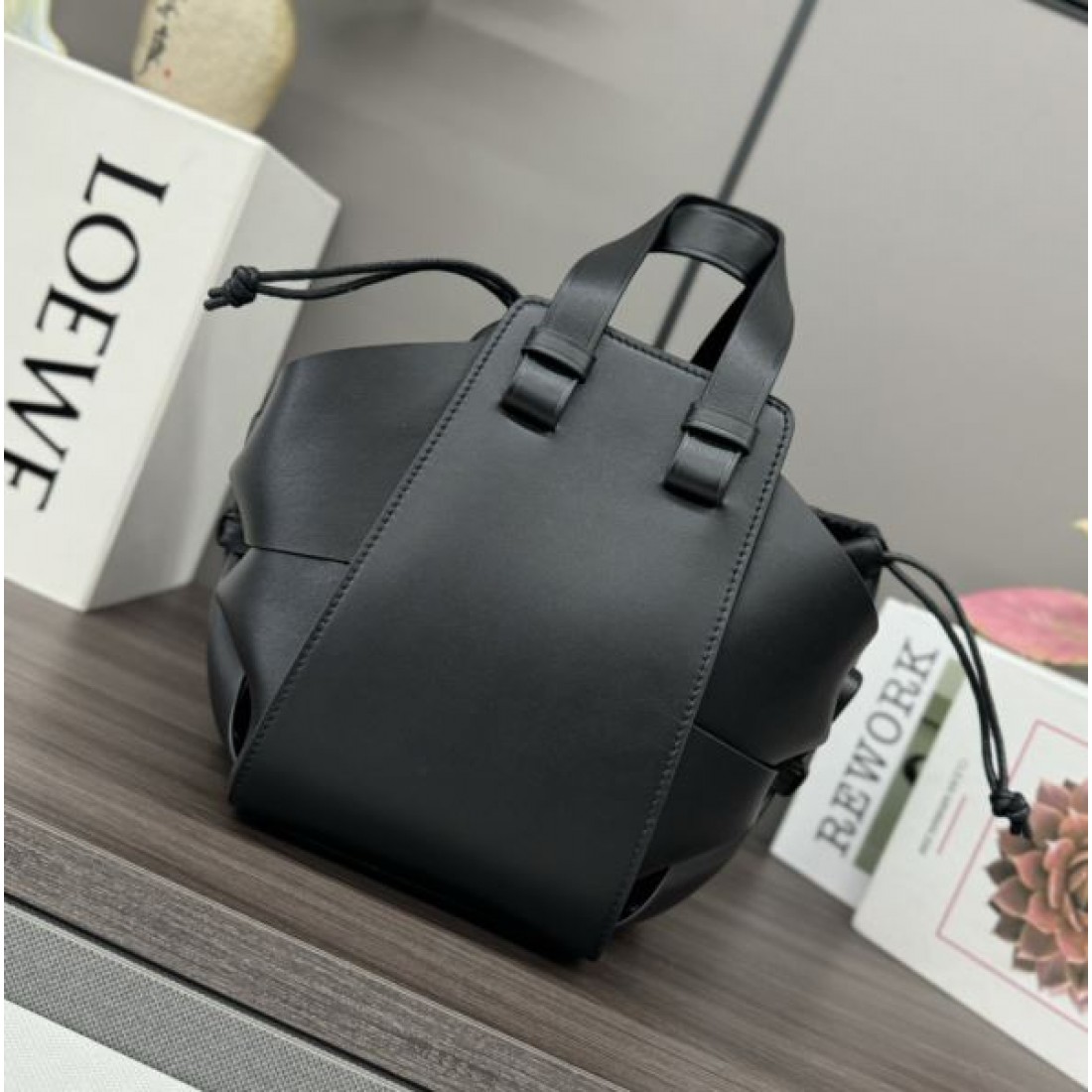 LOEWE スーパーコピー トートバッグ ロゴ すっきりしたシルエット ロエベ