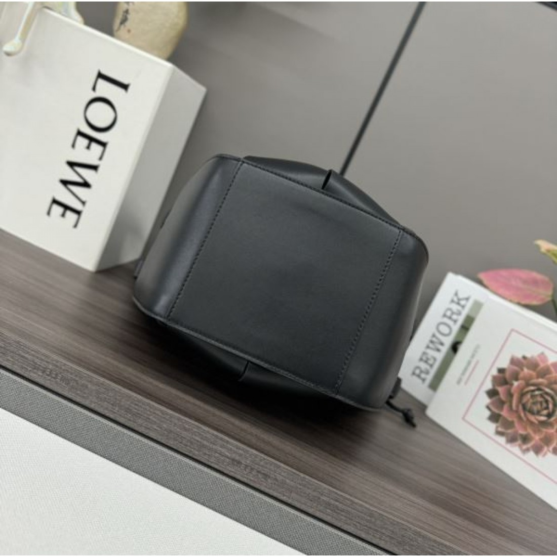 LOEWE スーパーコピー トートバッグ ロゴ すっきりしたシルエット ロエベ