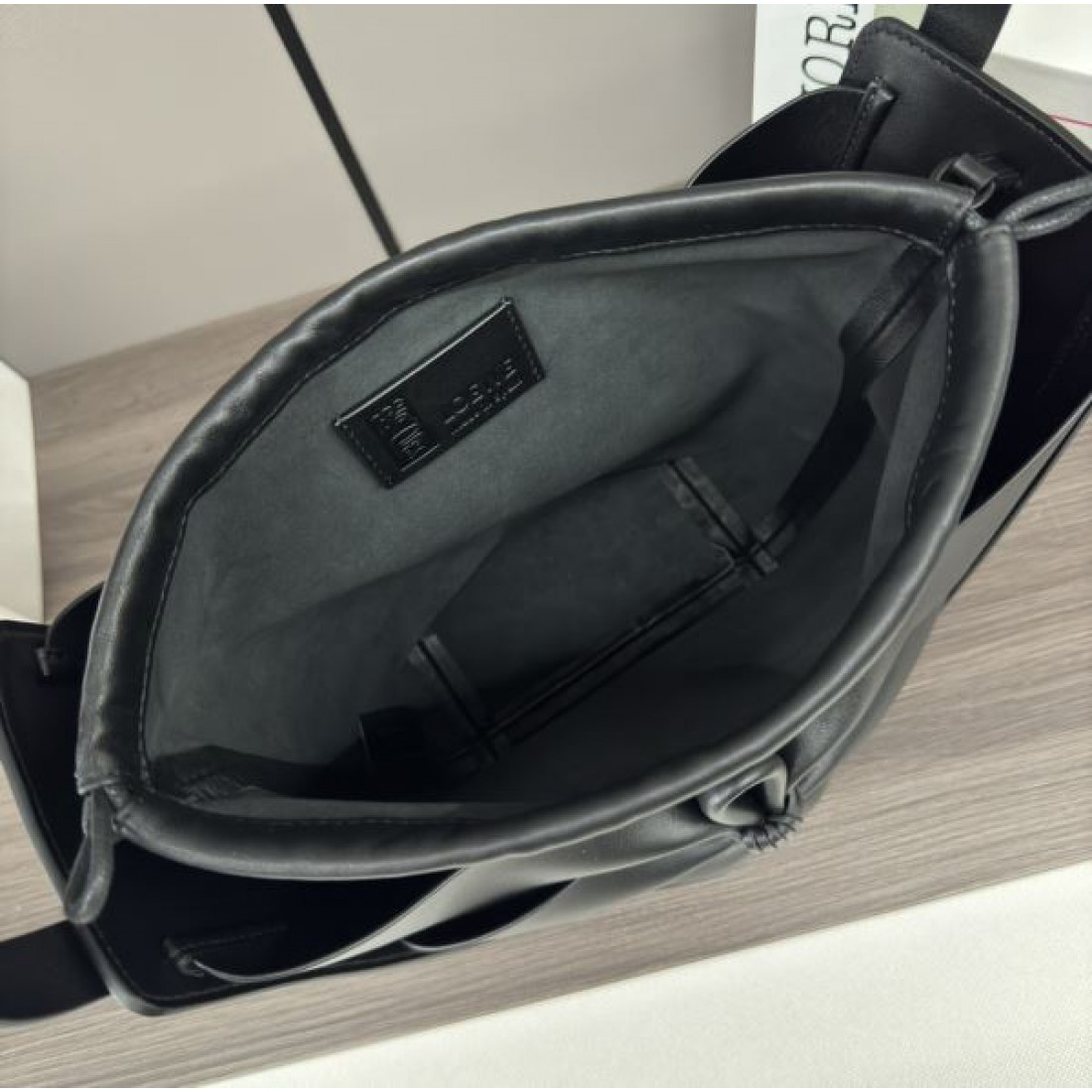 LOEWE スーパーコピー トートバッグ ロゴ すっきりしたシルエット ロエベ
