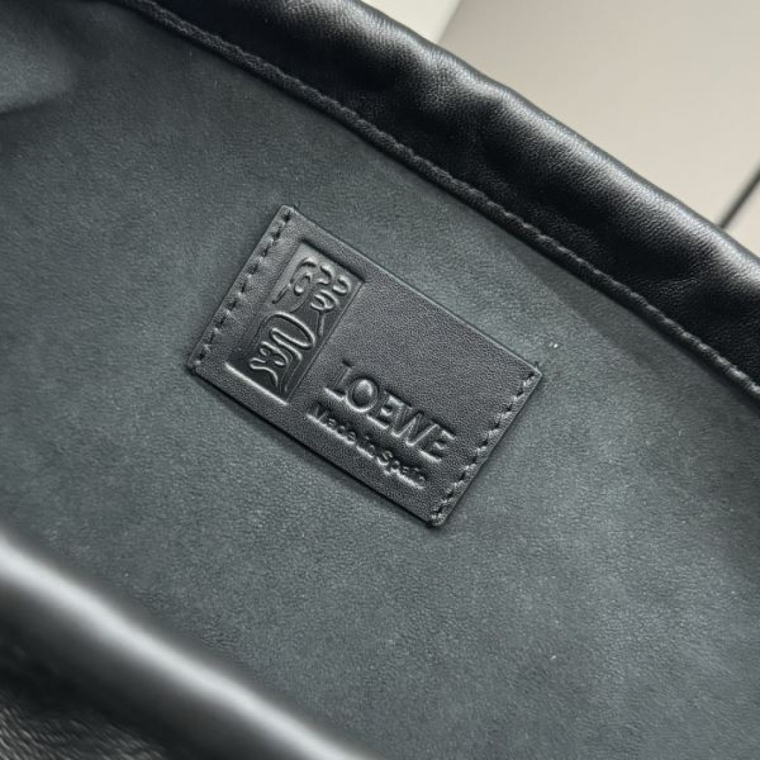LOEWE スーパーコピー トートバッグ ロゴ すっきりしたシルエット ロエベ