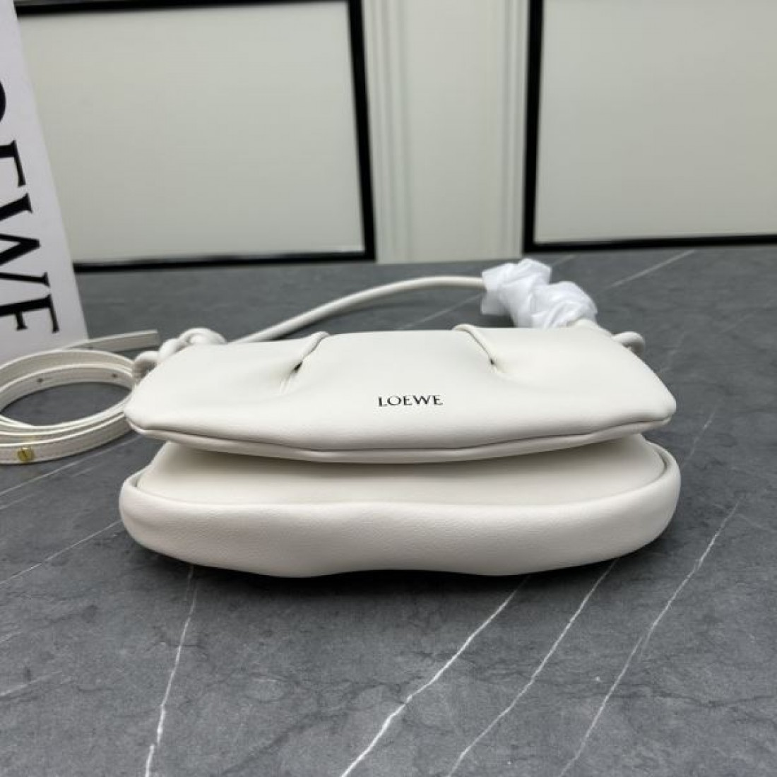 LOEWE スーパーコピー トートバッグ ロゴ カジュアルさが強すぎる ロエベ