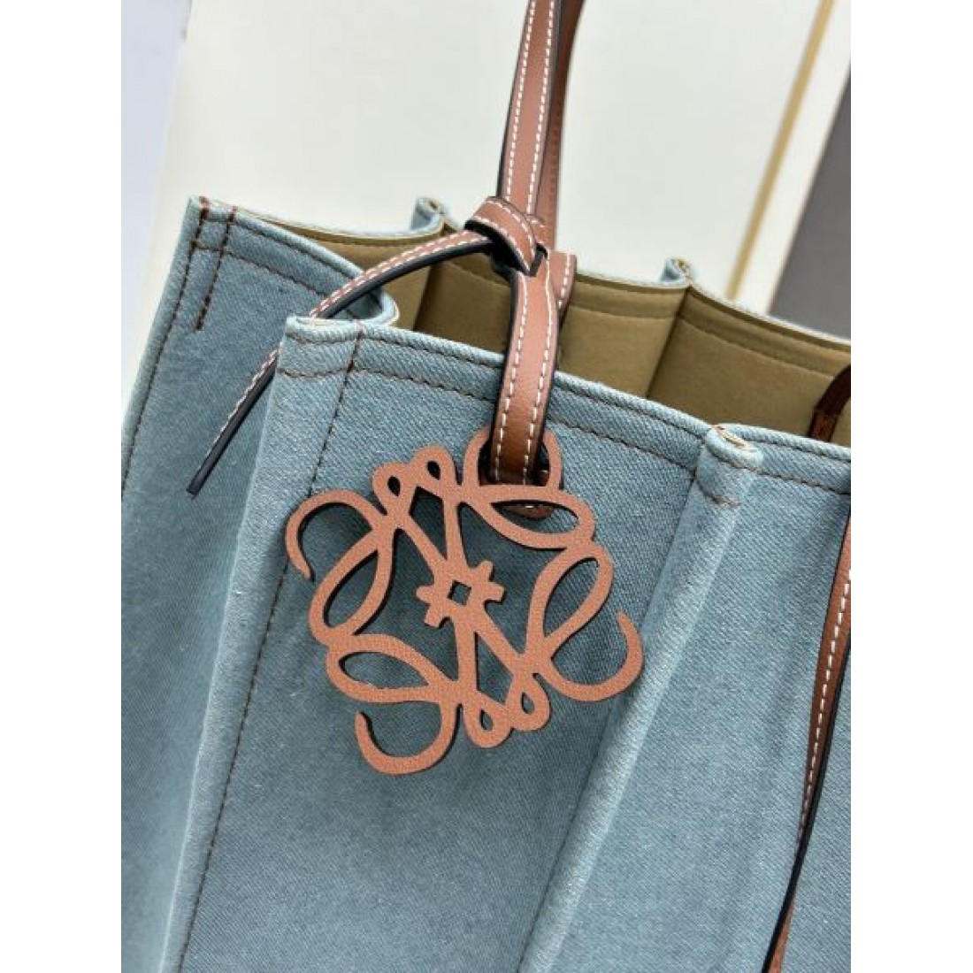 LOEWE スーパーコピー トートバッグ ロゴ  最新の注目ファッション ロエベ
