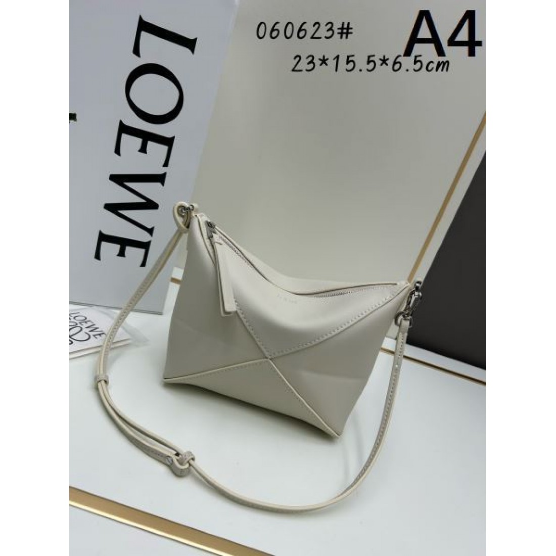 LOEWE コピー ショルダーバッグ ロゴ 人気が続行限定アイテム ロエベ