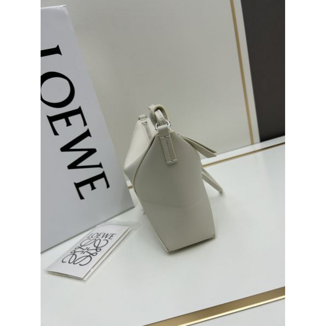 LOEWE コピー ショルダーバッグ ロゴ 人気が続行限定アイテム ロエベ