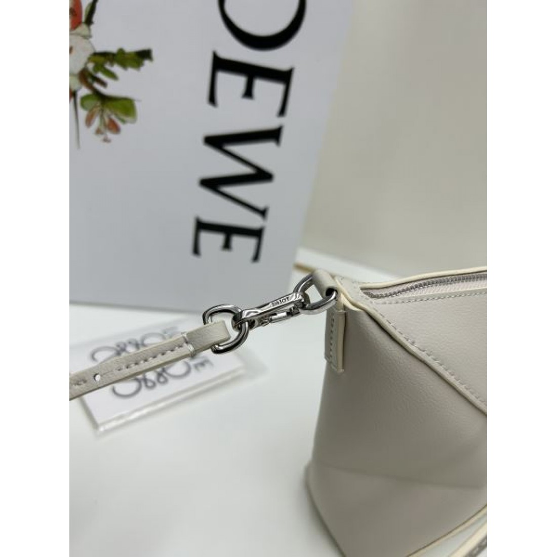 LOEWE コピー ショルダーバッグ ロゴ 人気が続行限定アイテム ロエベ