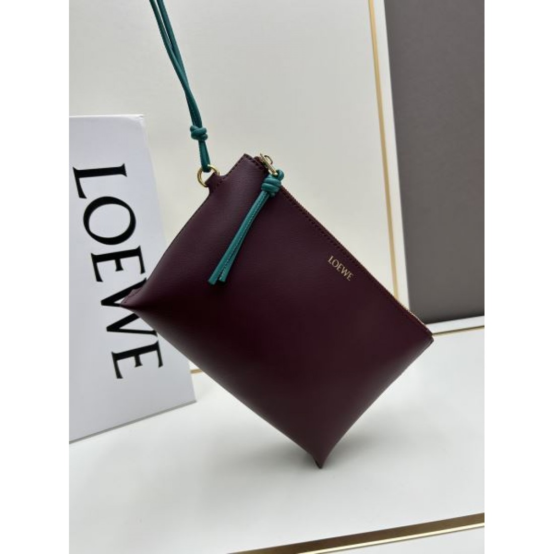 ロエベ コピー クラッチバッグ ロゴ 海外の顧客限定先行セール LOEWE