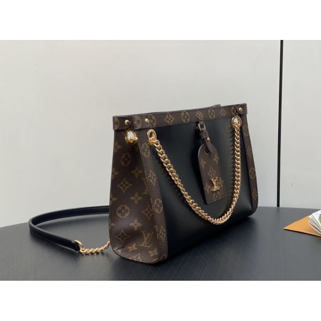 ルイヴィトン スーパーコピー トートバッグ ロゴ 圧倒的な高級感 LOUIS VUITTON