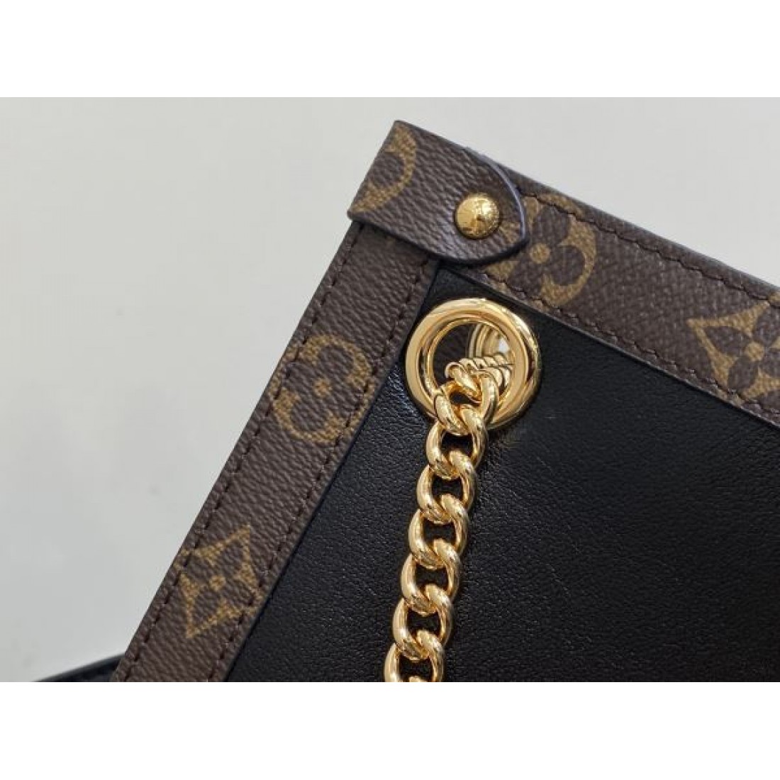 ルイヴィトン スーパーコピー トートバッグ ロゴ 圧倒的な高級感 LOUIS VUITTON