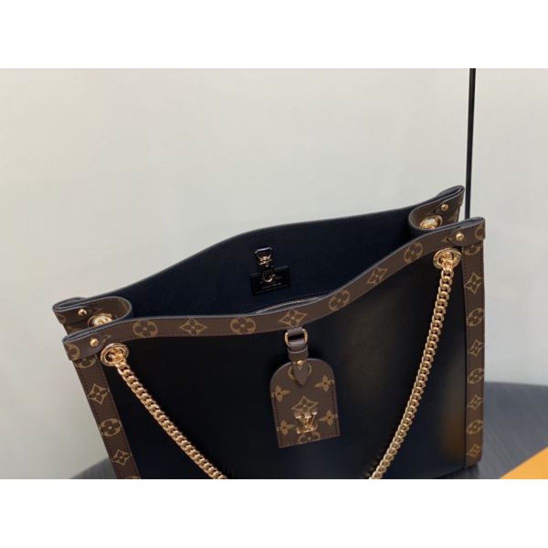 ルイヴィトン スーパーコピー トートバッグ ロゴ 絶対欲しい新作 LOUIS VUITTON