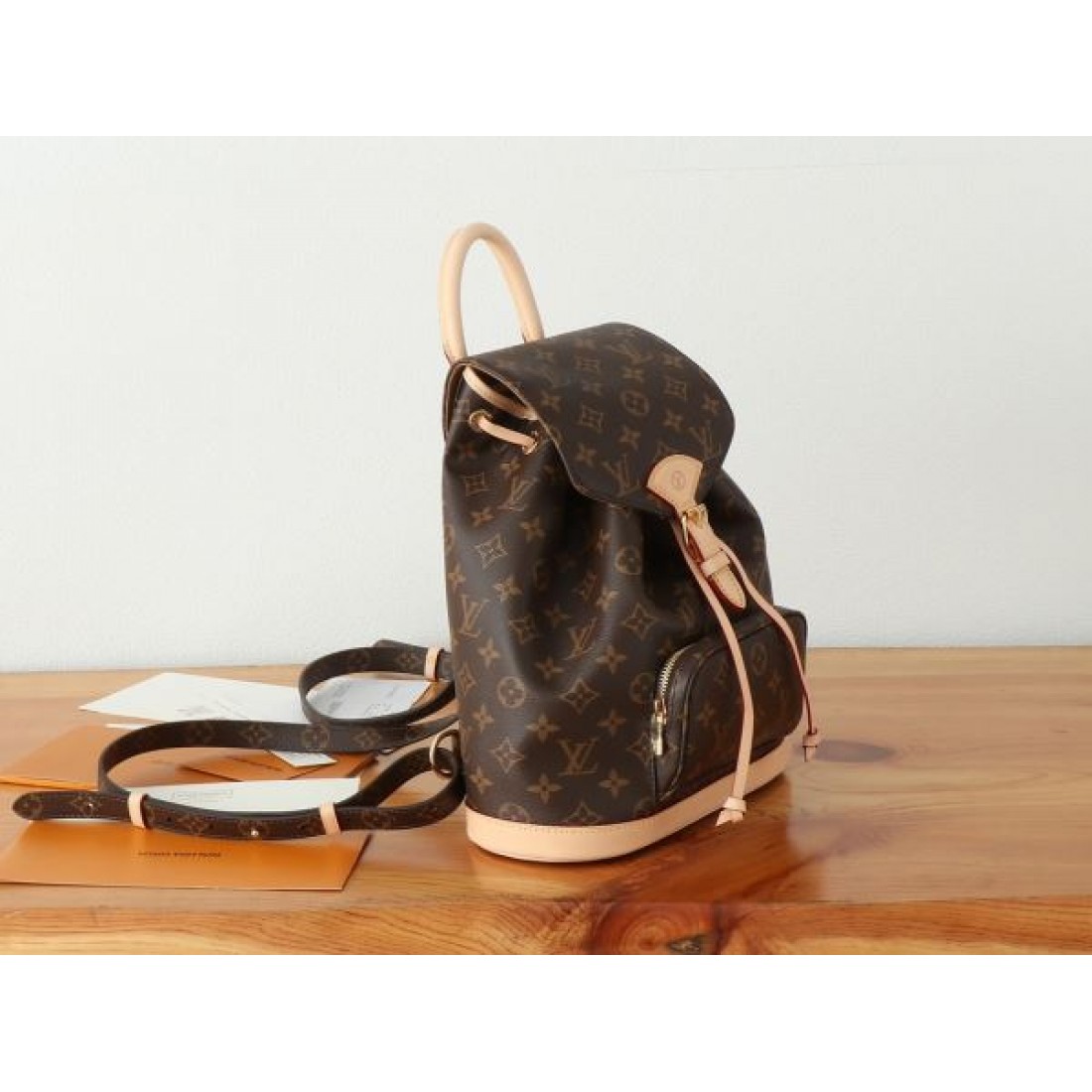 LOUIS VUITTON コピー バックパック ロゴ 目が離せない冬季新作 ルイヴィトン