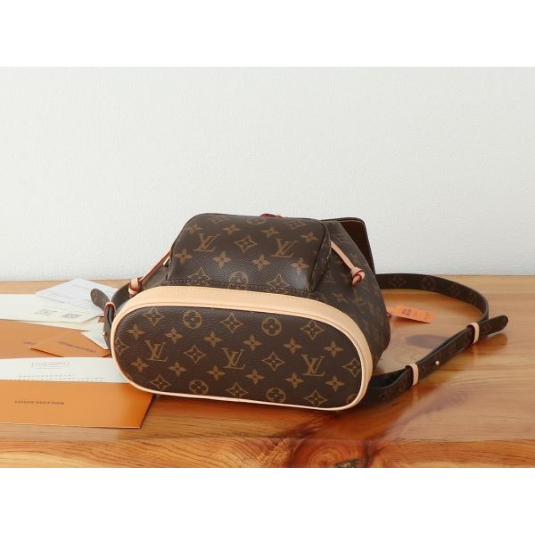 LOUIS VUITTON コピー バックパック ロゴ 目が離せない冬季新作 ルイヴィトン
