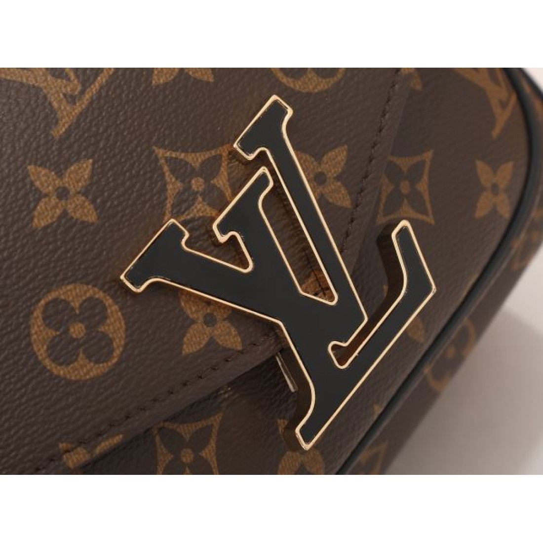 LOUIS VUITTON コピー ショルダーバッグ トレンドカラー ルイヴィトン