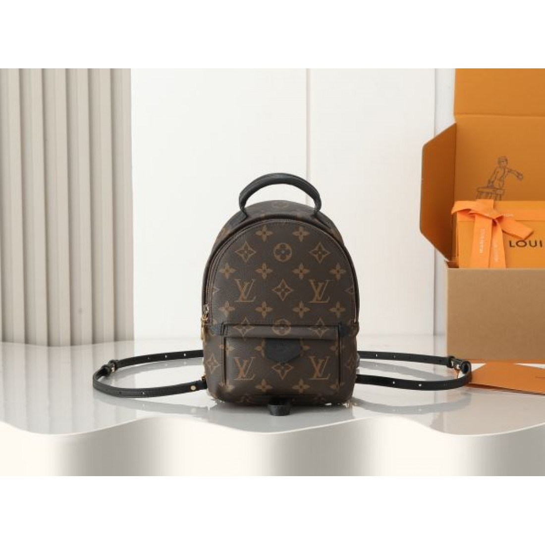 LOUIS VUITTON コピー バックパック ロゴ 大人シンプルな ルイヴィトン