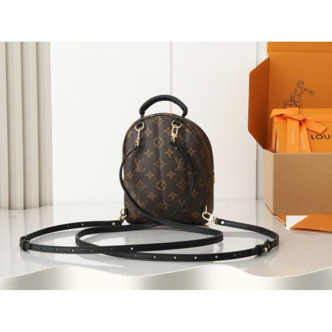 LOUIS VUITTON コピー バックパック ロゴ 大人シンプルな ルイヴィトン