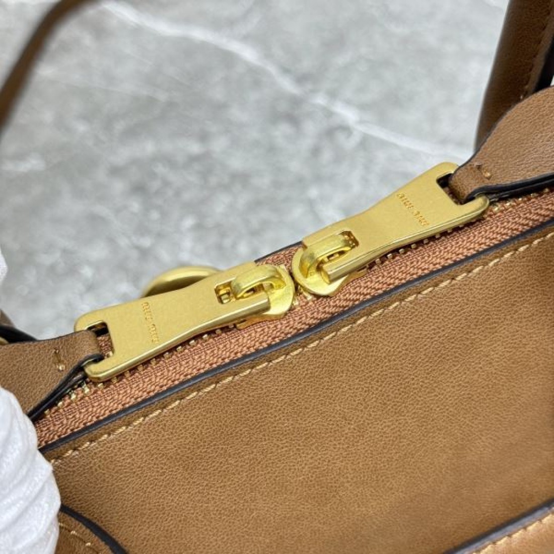 ミュウミュウ スーパーコピー トートバッグ ロゴ 人気のブランド MIU MIU