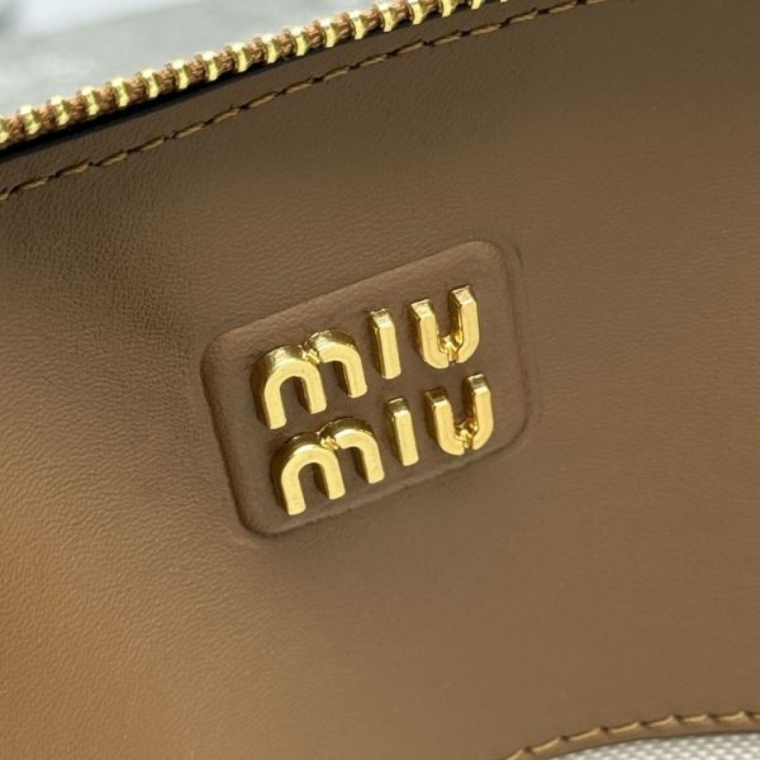 ミュウミュウ スーパーコピー トートバッグ ロゴ 人気のブランド MIU MIU