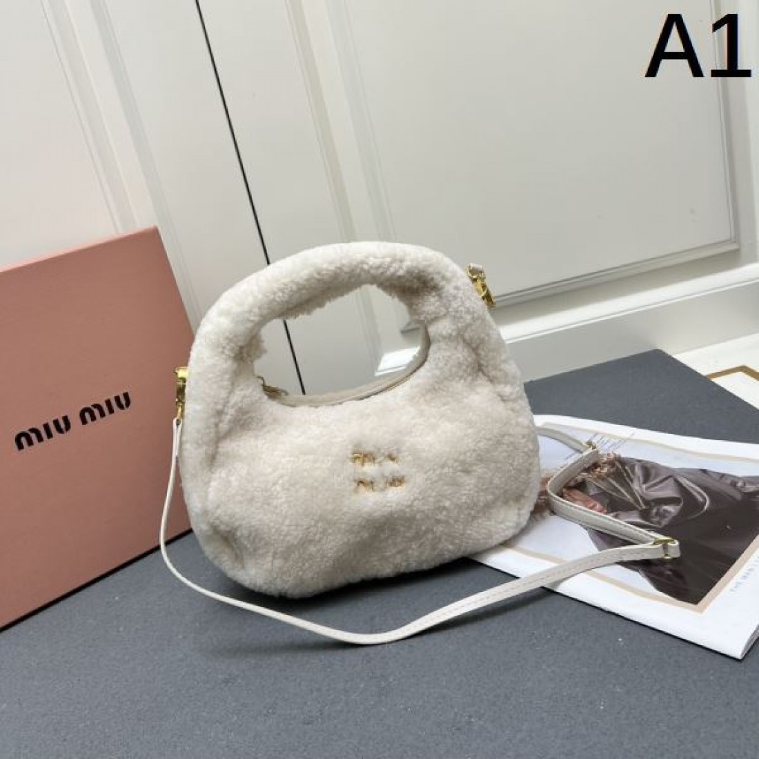 ミュウミュウ スーパーコピー トートバッグ ロゴ 芸能人着用商品 MIU MIU