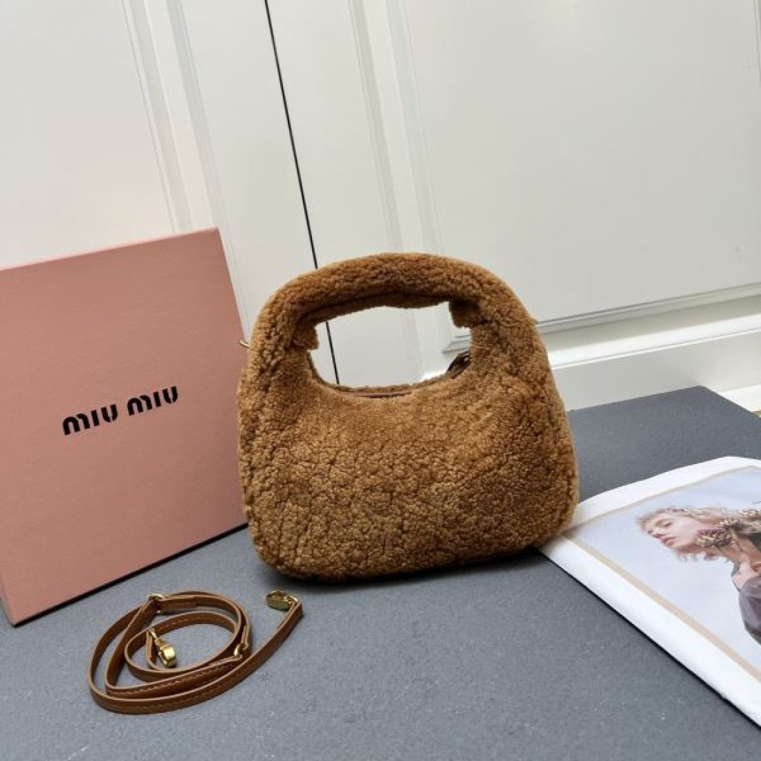 ミュウミュウ スーパーコピー トートバッグ ロゴ 芸能人着用商品 MIU MIU
