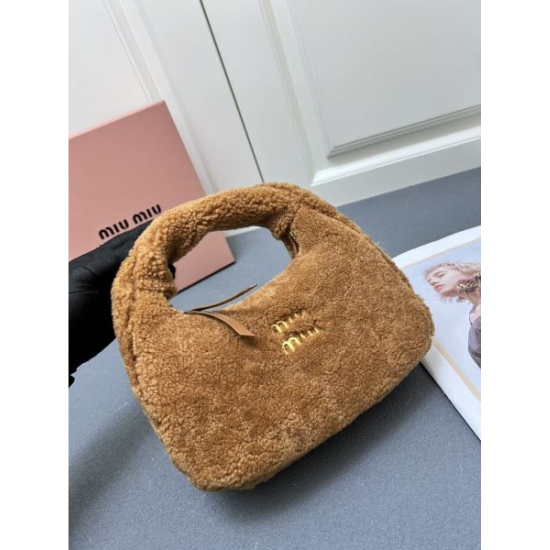 ミュウミュウ スーパーコピー トートバッグ ロゴ 芸能人着用商品 MIU MIU