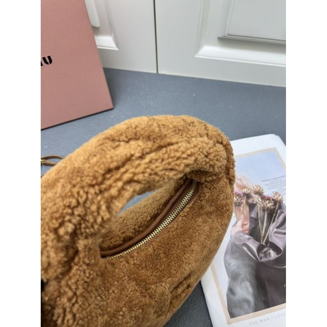 ミュウミュウ スーパーコピー トートバッグ ロゴ 芸能人着用商品 MIU MIU