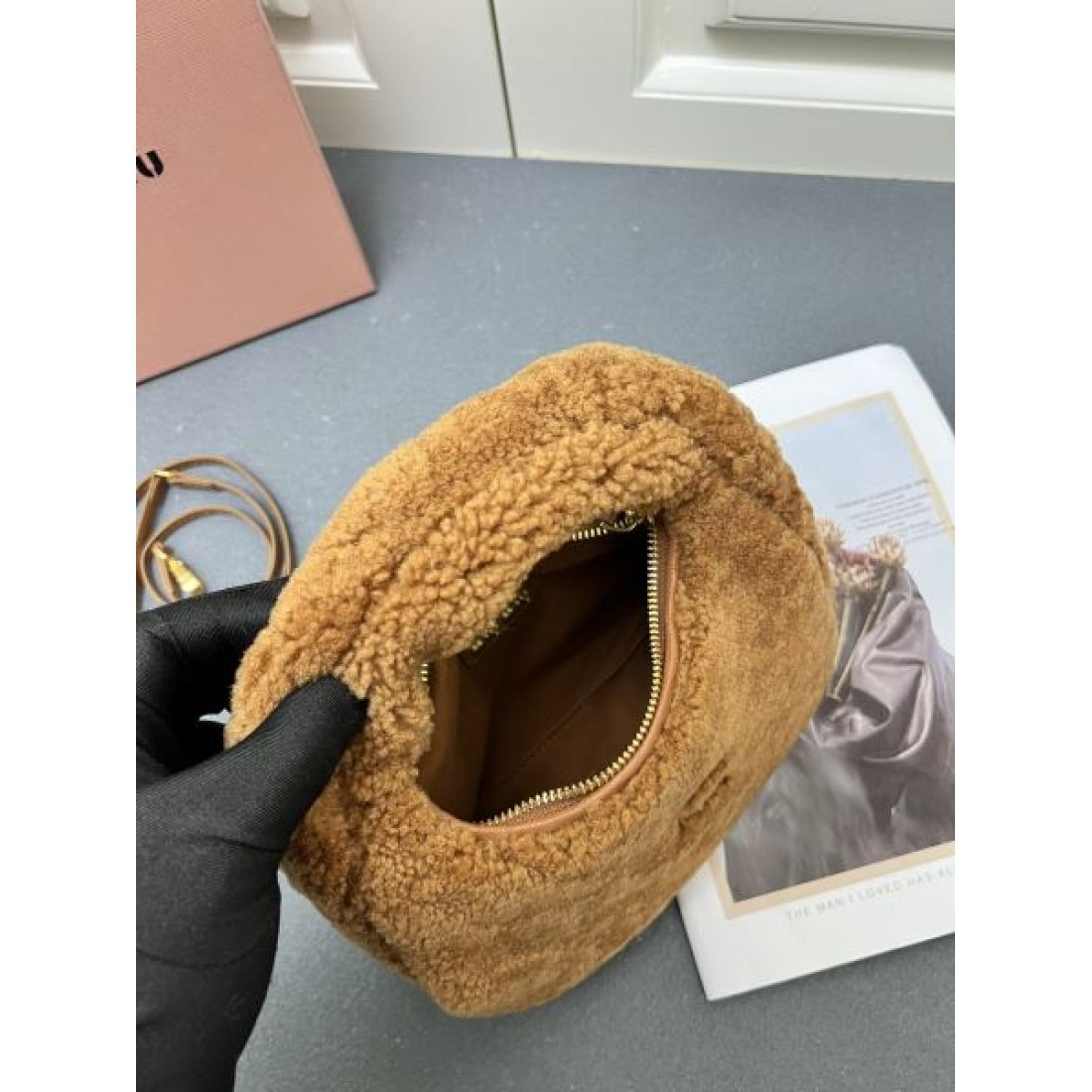 ミュウミュウ スーパーコピー トートバッグ ロゴ 芸能人着用商品 MIU MIU